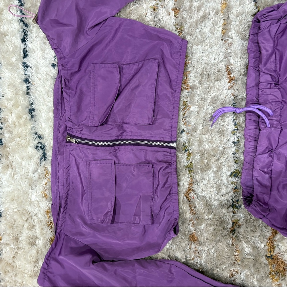 Windbreaker sweatsuit . Size medium m , never worn .